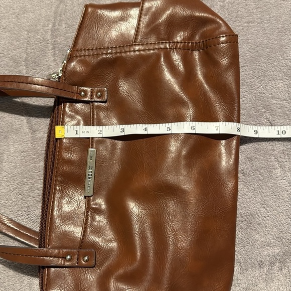 Beautiful Brown Relic Purse Shoulder Bag -Faux‎ Leather - Picture 13 of 15